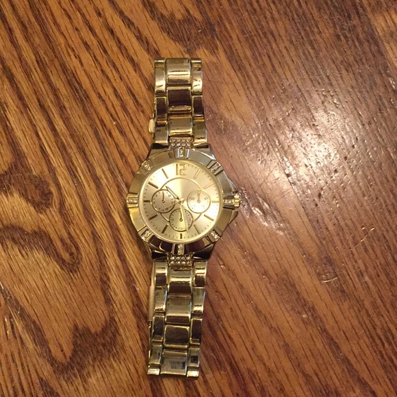 Accessories - Gold watch